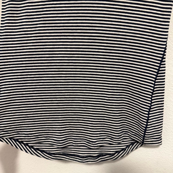 Lululemon Hold Tight Short Sleeve Shirt Minute Stripe Navy White Size 4 or 6 - Picture 7 of 10